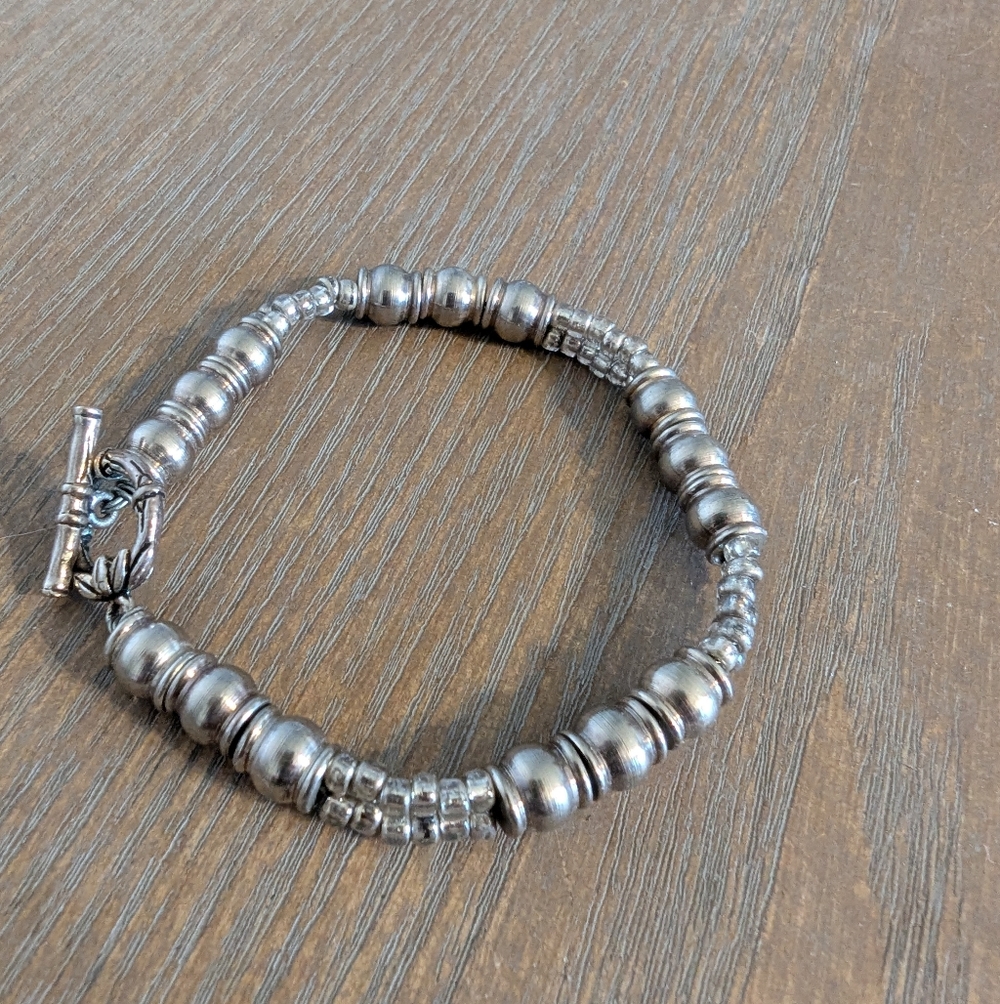 Source Unknown Silver Tone Beaded Bracelet